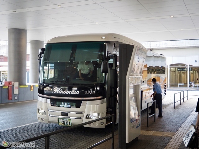 ちょうど影になっているのでバス待ちしやすいです