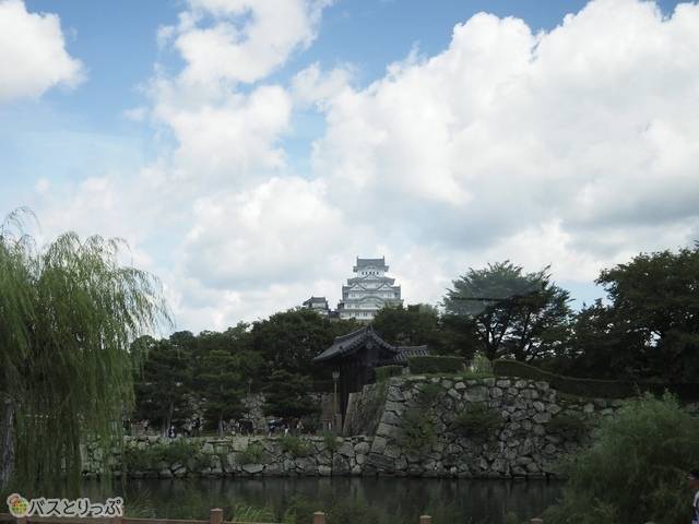 車窓から見える姫路城