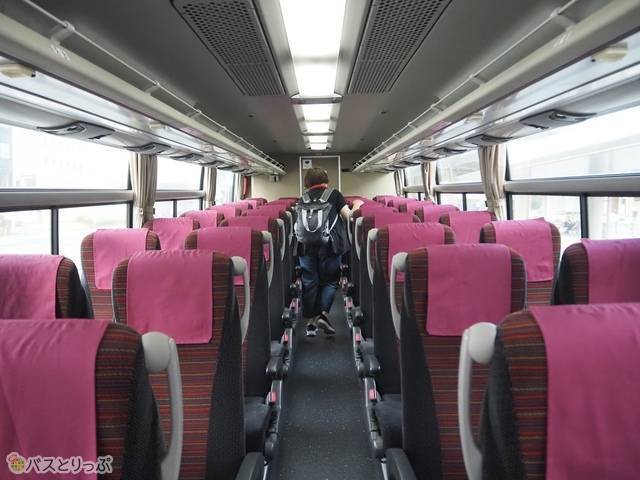 4列シートの車内