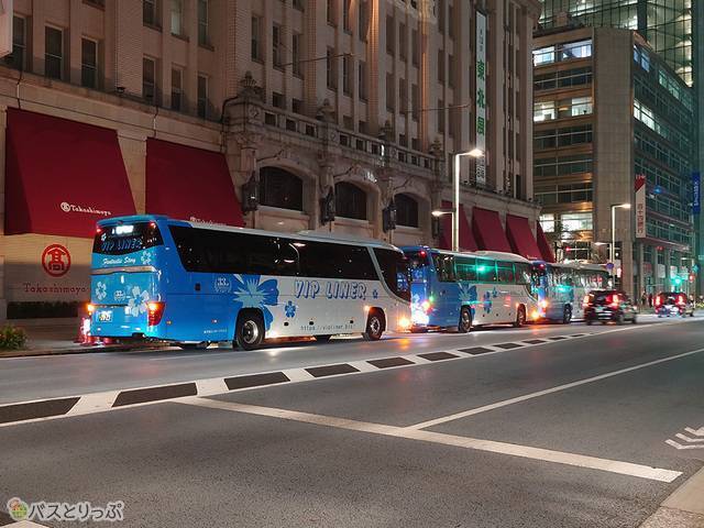 VIPライナー便がずらりと並ぶ