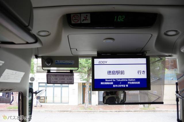 車両前方のモニター