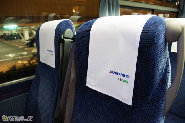 ヘッドカバーは「サラダエクスプレス」のロゴ入り