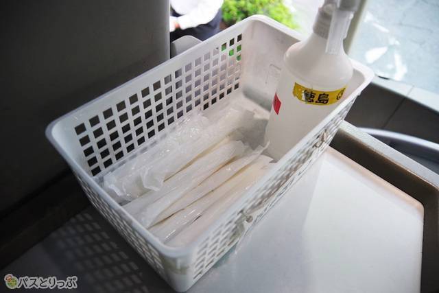 無料のおしぼりはセルフサービス