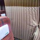 プライベートカーテンで席を隔てられる