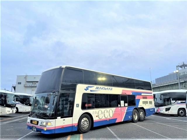 ⻄⽇本JRバス 三菱ふそう「エアロキング」(※画像提供/⻄⽇本JRバス)