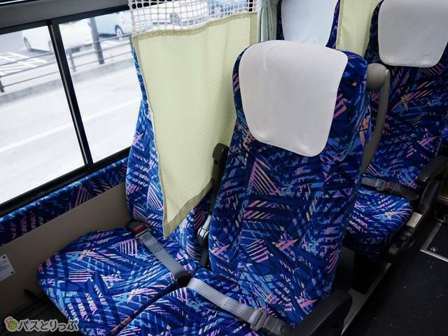 個別カーテンとアームレスト