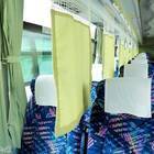 連続する座席間にのみカーテンがある