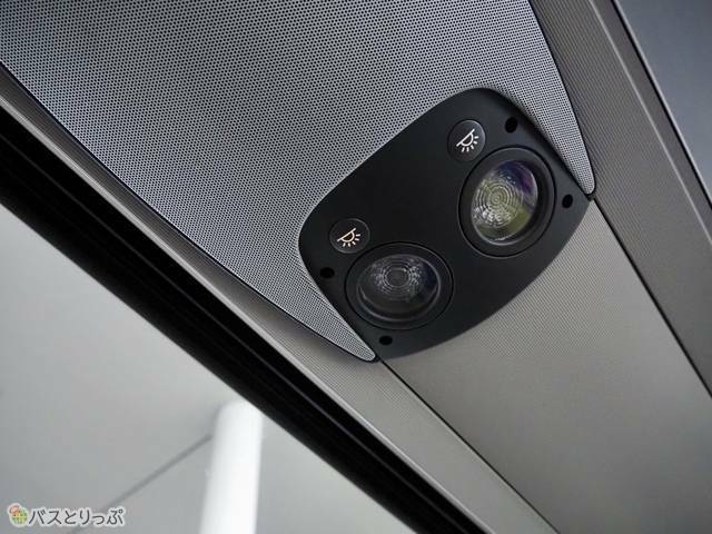 個別の空調（写真外）と読書灯