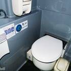 トイレの内部の様子。ミニ洗面台もある