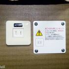 各座席に電源設備が1つずつ（写真はコンセント）