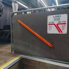 階段は手すり付き