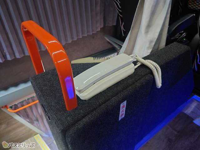 運転士と通話するための電話