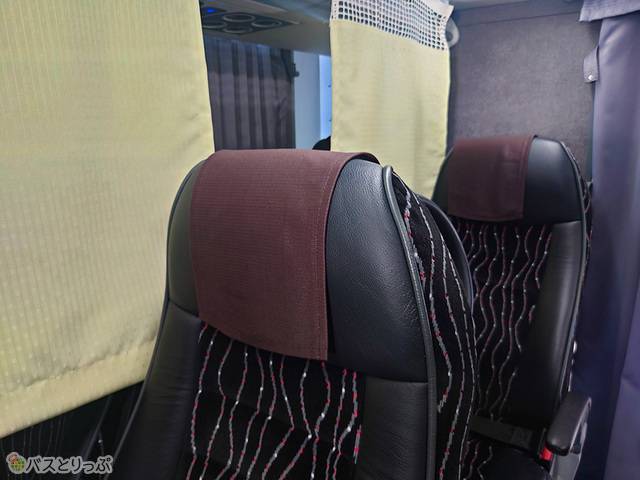 4列シートのヘッドレスト