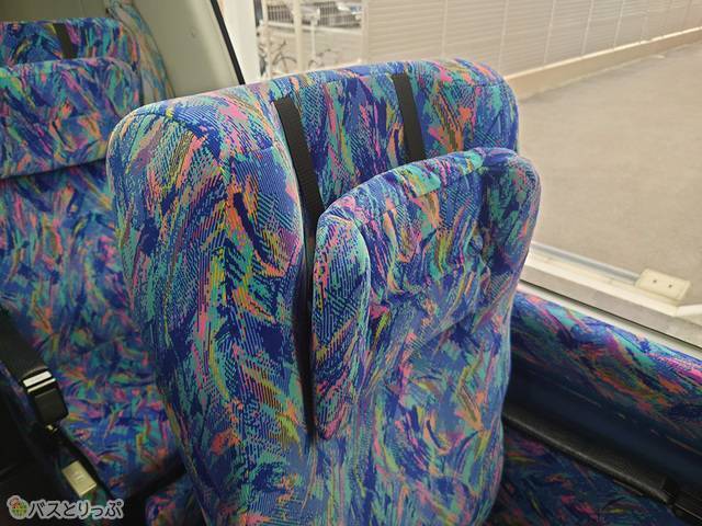 可動式のヘッドレスト