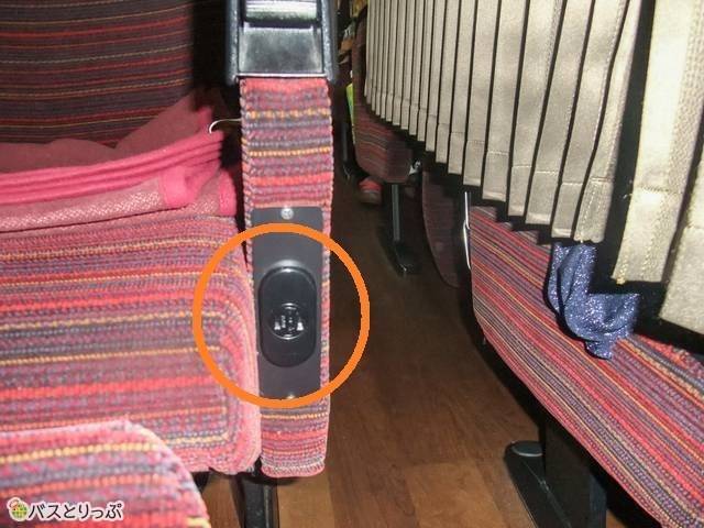 コンセントは各座席に1つ