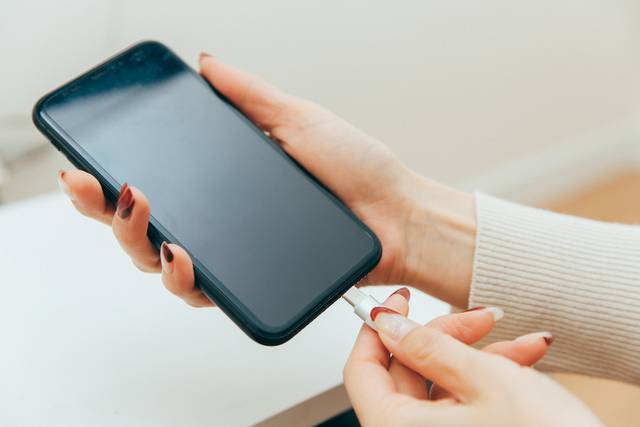 充電中のスマートフォン