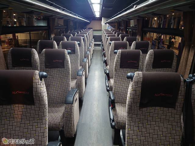 シートは全40席