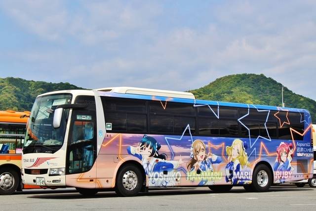 「ラブライブ！ サンシャイン！！」ラッピング　※画像提供：東海バス
