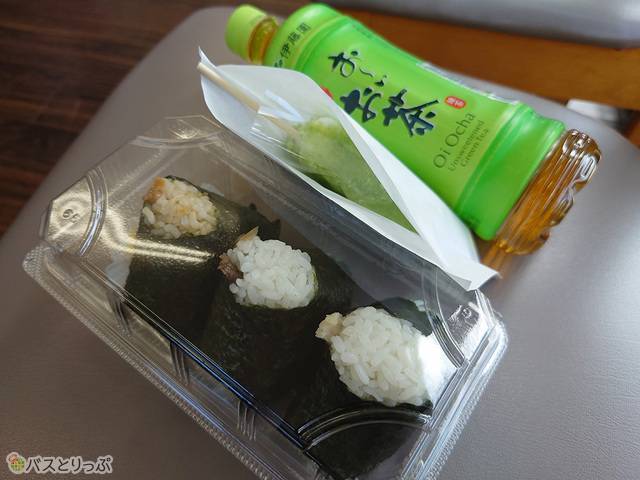 おにぎりとお団子で朝食を