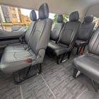 車内は9人乗りで広々としています