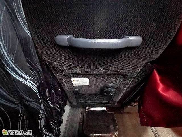 足元にはフットレスト