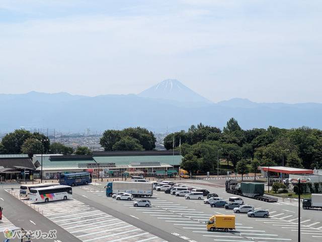 トイレ休憩で立ち寄った双葉SAからの富士山