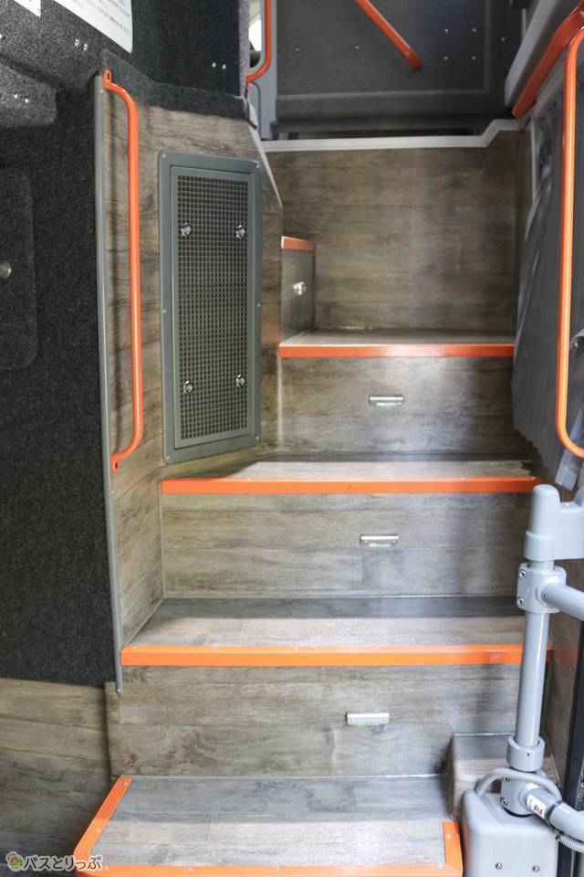 2階へあがる階段