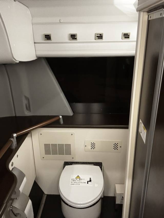 広いパウダールーム　※画像提供：JRバス関東