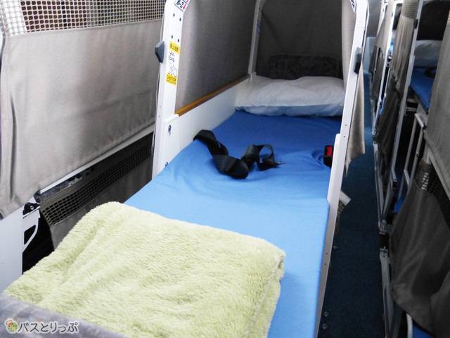 カーテンや寝具を装着した状態（写真は4月撮影）