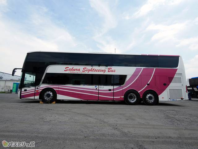 真ん中が乗車口