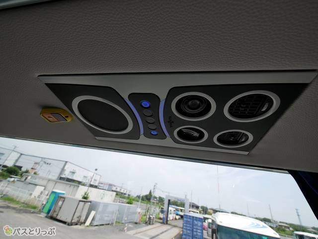 横には降車ボタンも