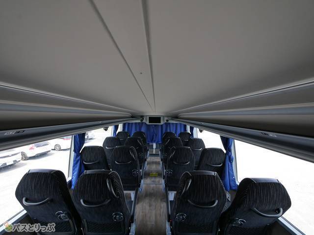 奥行き約22センチ高さ約17センチの荷物棚