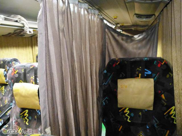 カーテンは横・後ろもカバー