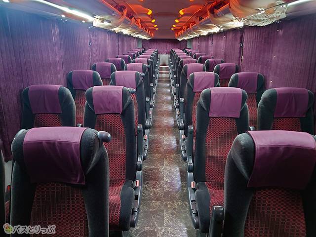 奥に向かって11列