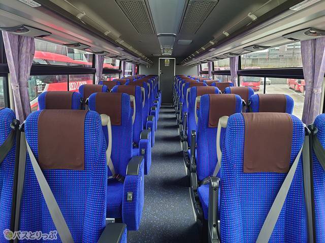 4列シートの内装