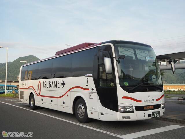 B&Sみやざきで使用される白い車両