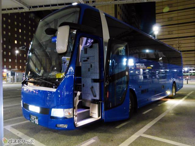 3列独立シート車両の外観