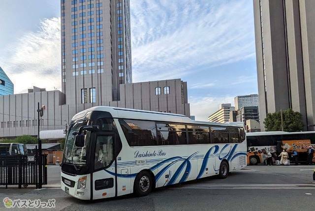 4列シート車両の外観