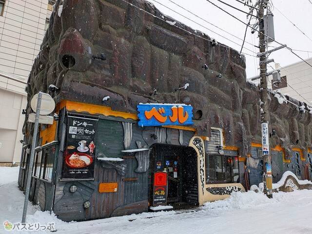 メインの通りから少し入った場所にあります