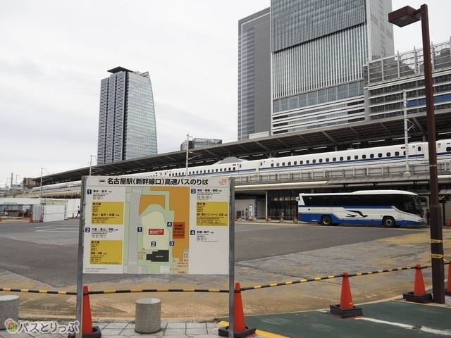 バスターミナルは太閤通口を出てすぐ！