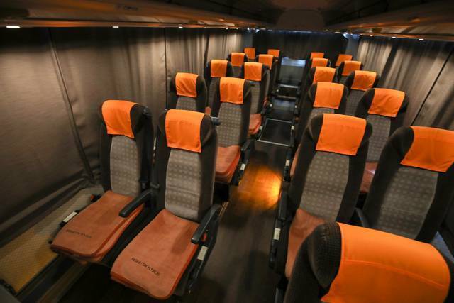 カジュアルツインクル号の車内(画像提供:西東京バス)