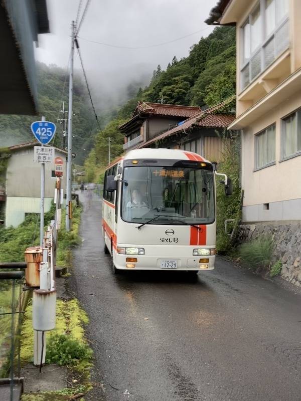 十津川村営（⾞両例）／2011年式⽇野リエッセ前扉⾞（※画像提供／日本旅行）