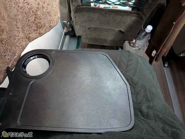 収納式のテーブル