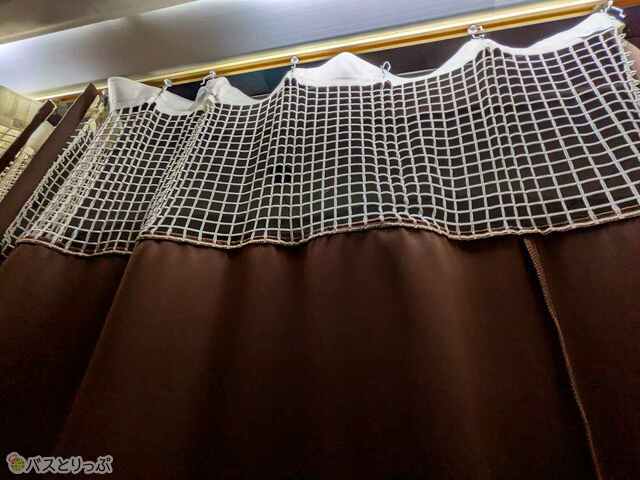 通路側にはカーテン