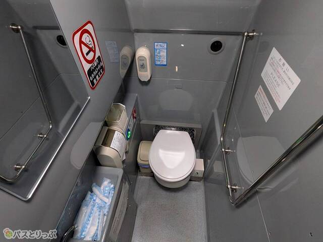 車内中央にあるトイレ