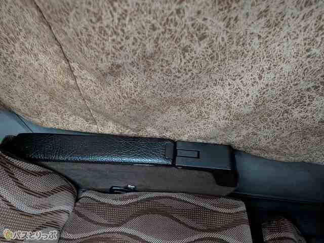 窓側のカーテンはしっかり閉じています