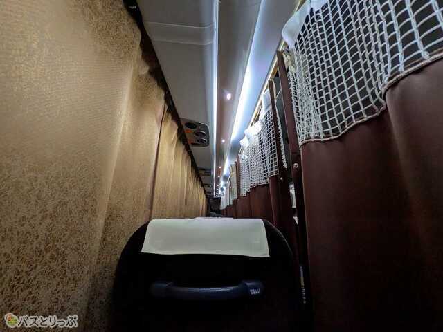 カーテンを閉めると半個室のようになります