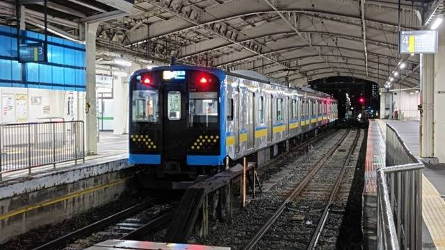 鶴⾒線E131系電⾞(※画像提供:日本旅行)※鶴⾒線は定期列⾞利⽤