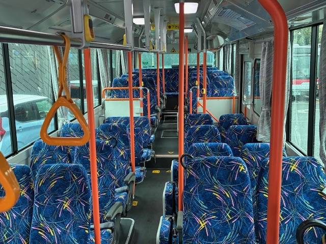 ワンロマバス車内(※画像提供:日本旅行)