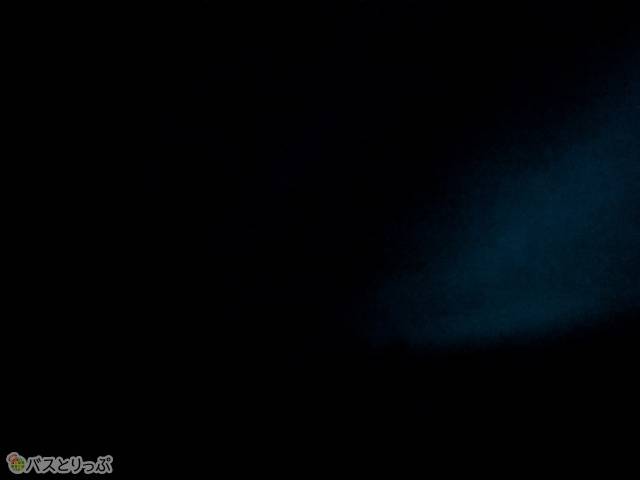 中から撮った1枚。ほぼ真っ暗です